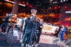 GALA五杀厄斐琉斯，现场下起“红白刀雨”